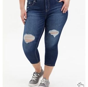 NWOT - Torrid Cropped Jeans